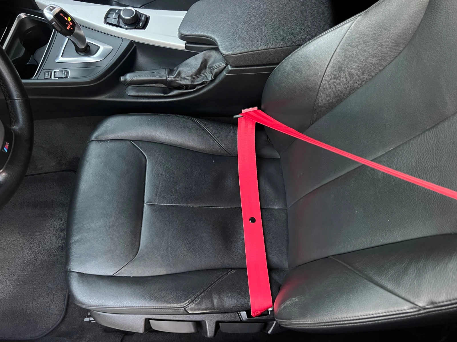 BMW 318 2.0d M-PERFORMANCE/LED/XENON/NAVI/KOJA/UNIKAT, снимка 12 - Автомобили и джипове - 56247800
