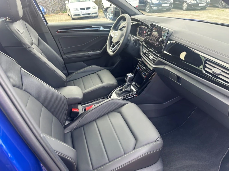 VW T-Roc R-LINE/150HP/PANO/CAM/ACC/CARPLAY/613b, снимка 14 - Автомобили и джипове - 48323213