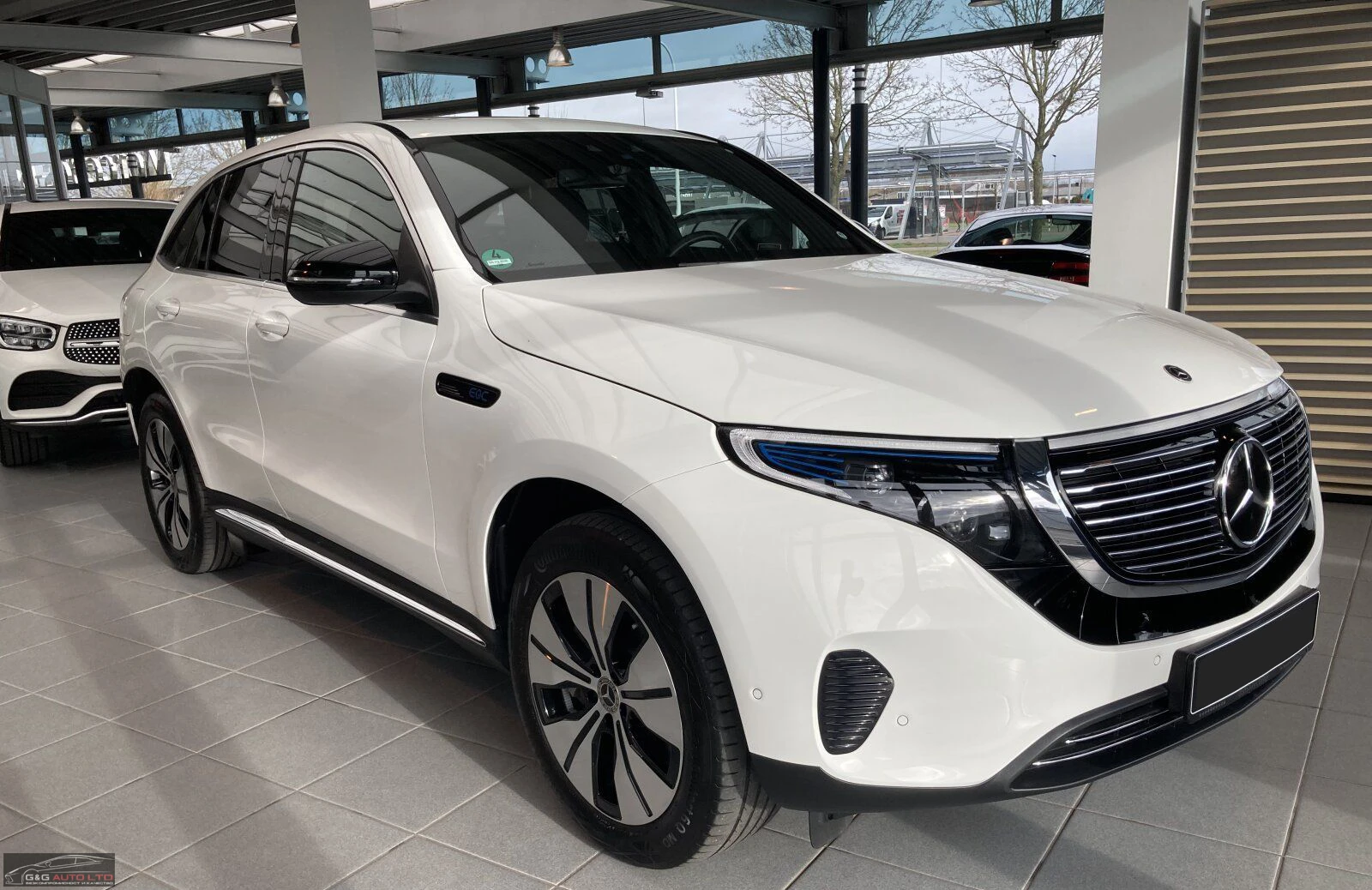 Mercedes-Benz EQC 400/408HP/4x4/PANO/CAM/NAVI/117c - изображение 4