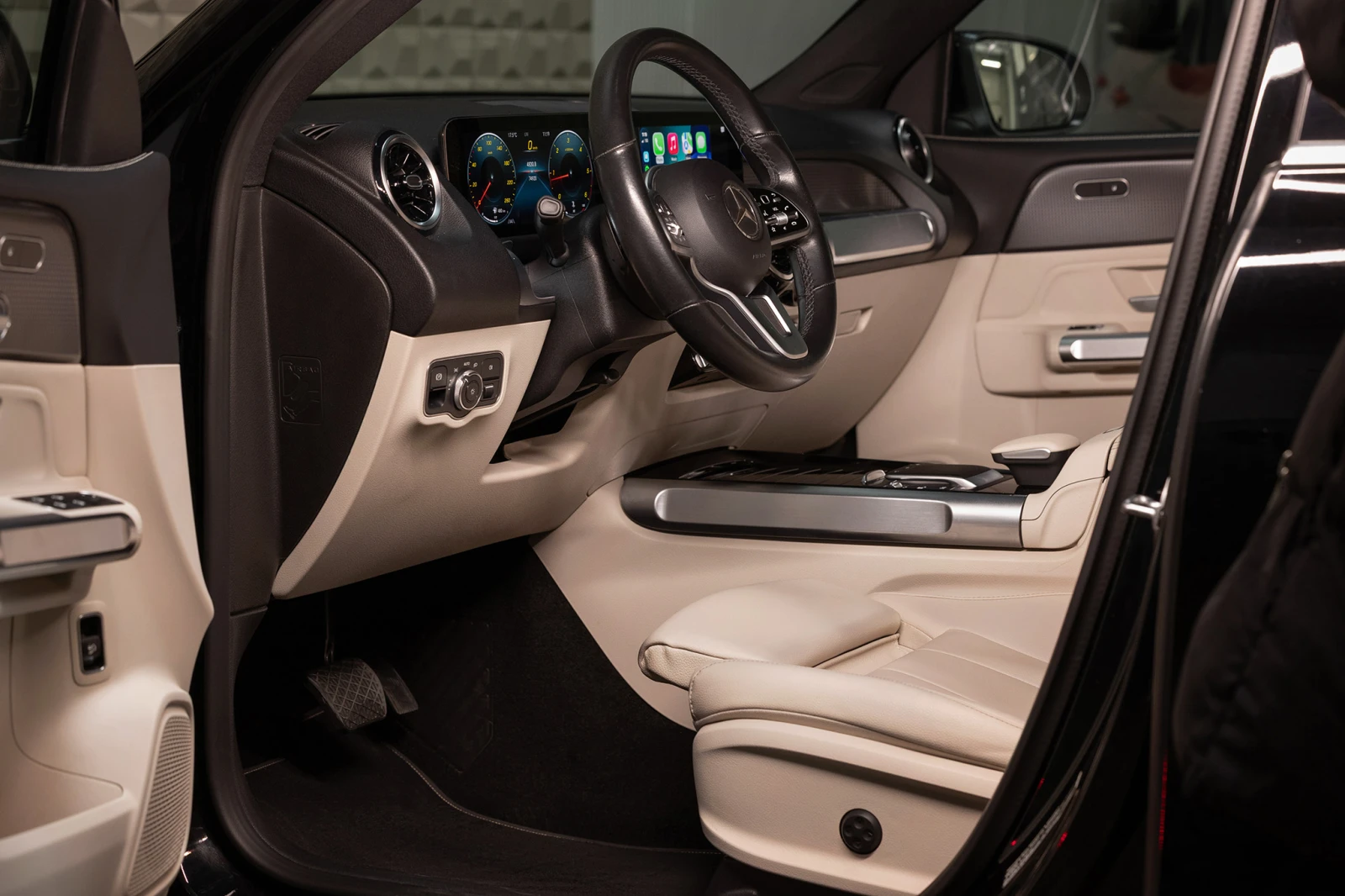 Mercedes-Benz GLB 220D 4MATIC * Дигитално табло * Подгрев , снимка 7 - Автомобили и джипове - 53899089