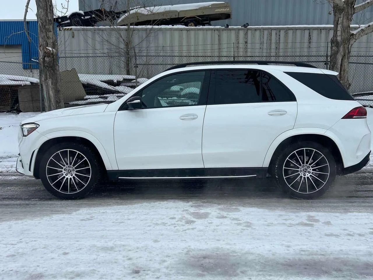 Mercedes-Benz GLE 350 * CARFAX * Keyless * PANO* Burmester* , снимка 3 - Автомобили и джипове - 54068496