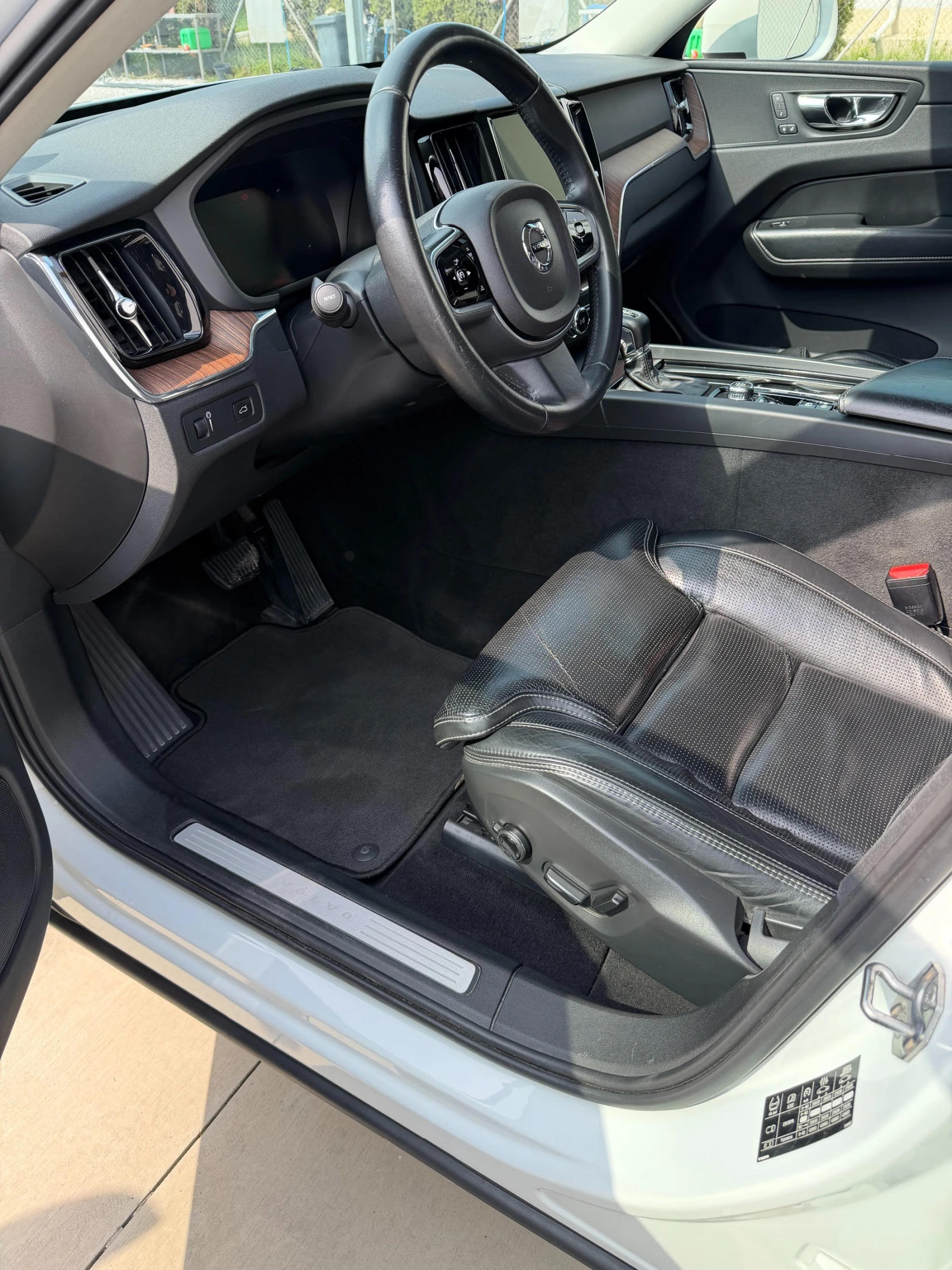 Volvo XC60 SUV INSCRIPTION D5 2.0L 235hp Insc AT8 , снимка 5 - Автомобили и джипове - 54202401