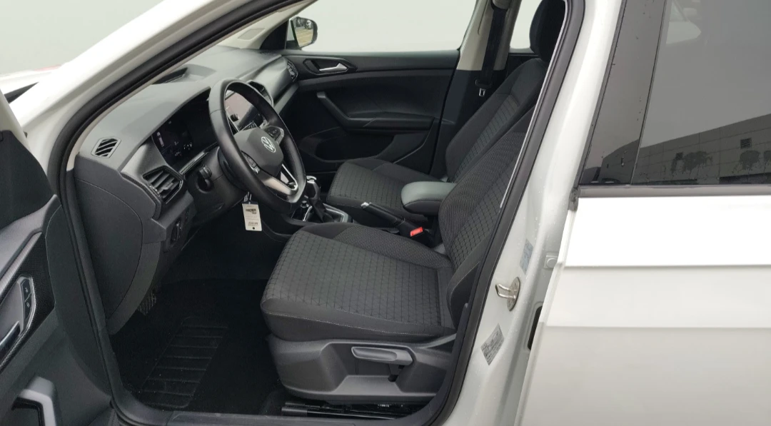 VW T-Cross 1.0 TFSI, снимка 13 - Автомобили и джипове - 54540453