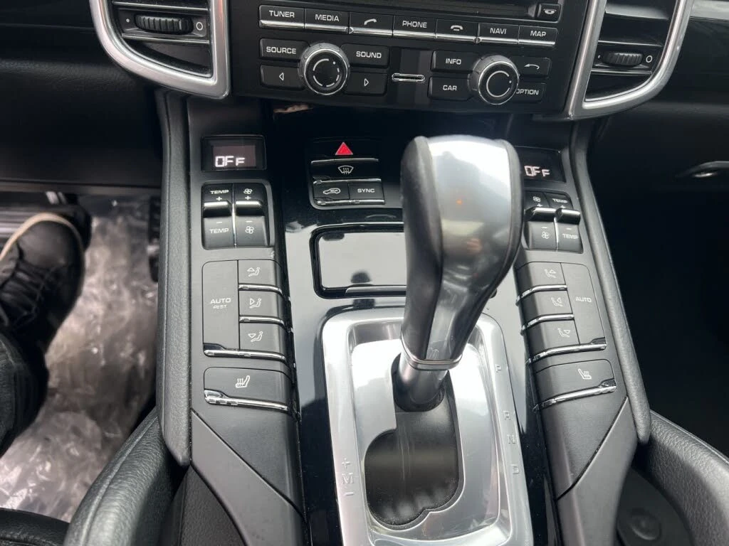 Porsche Cayenne 3.6 AWD* ПОДГРЕВ* ПАНОРАМА* КАМЕРА* КРАЙНА ЦЕНА* , снимка 11 - Автомобили и джипове - 54827841