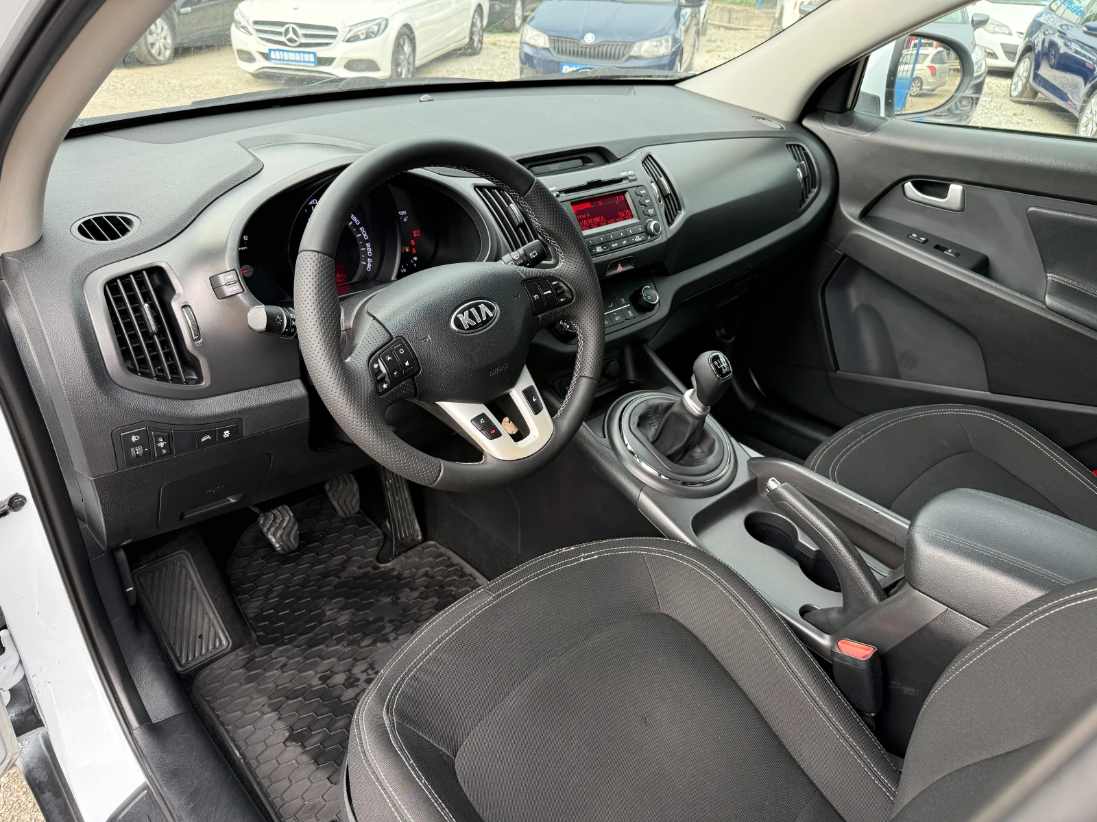 Kia Sportage 1.7CRDI-КЛИМАТИК-ПАРКТРОНИК, снимка 9 - Автомобили и джипове - 54877531