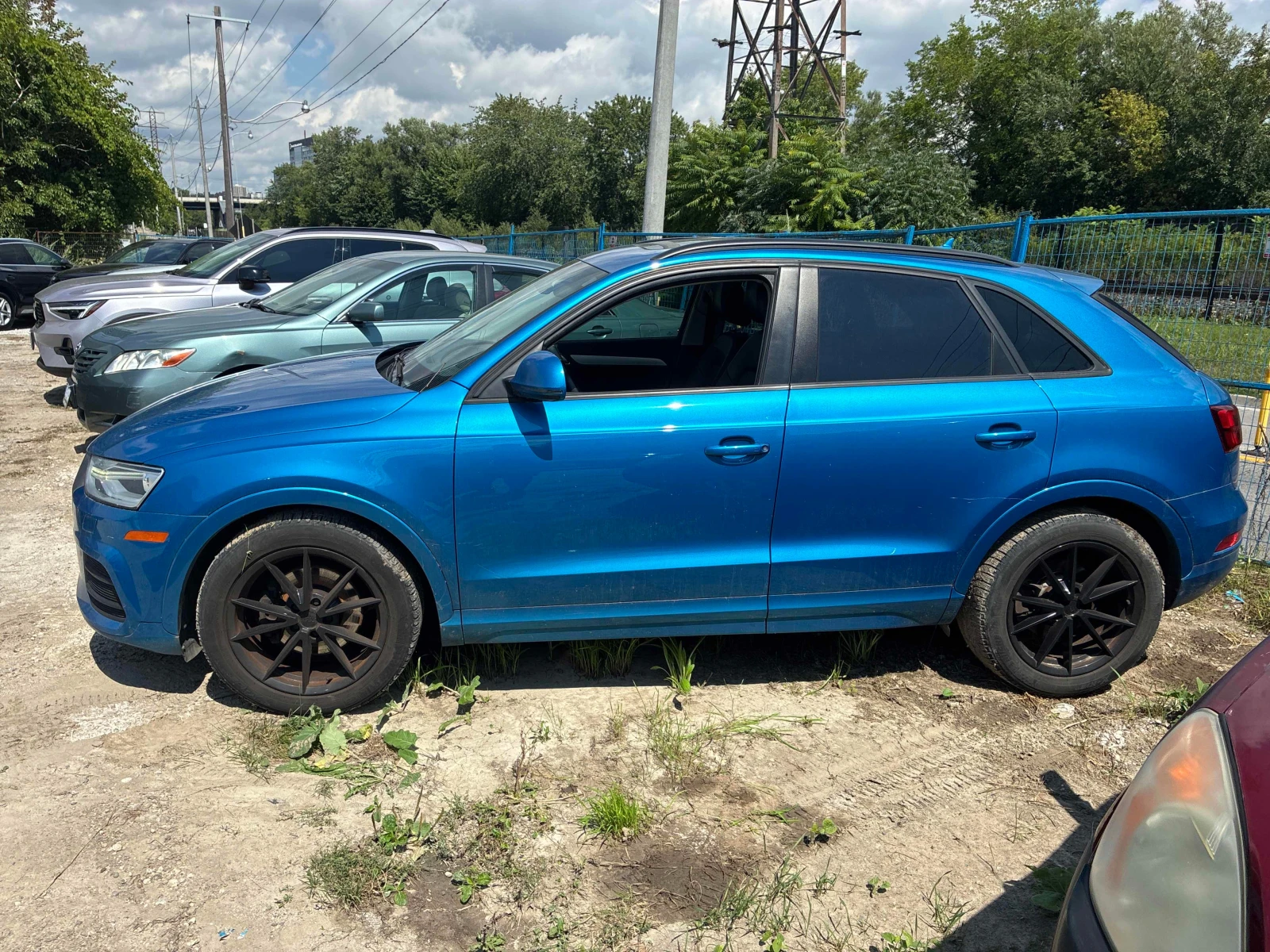Audi Q3 * АВТОКРЕДИТ * ГЛАВНО ПРЕДСТАВИТЕЛСТВО НА AUDI, снимка 3 - Автомобили и джипове - 55832748
