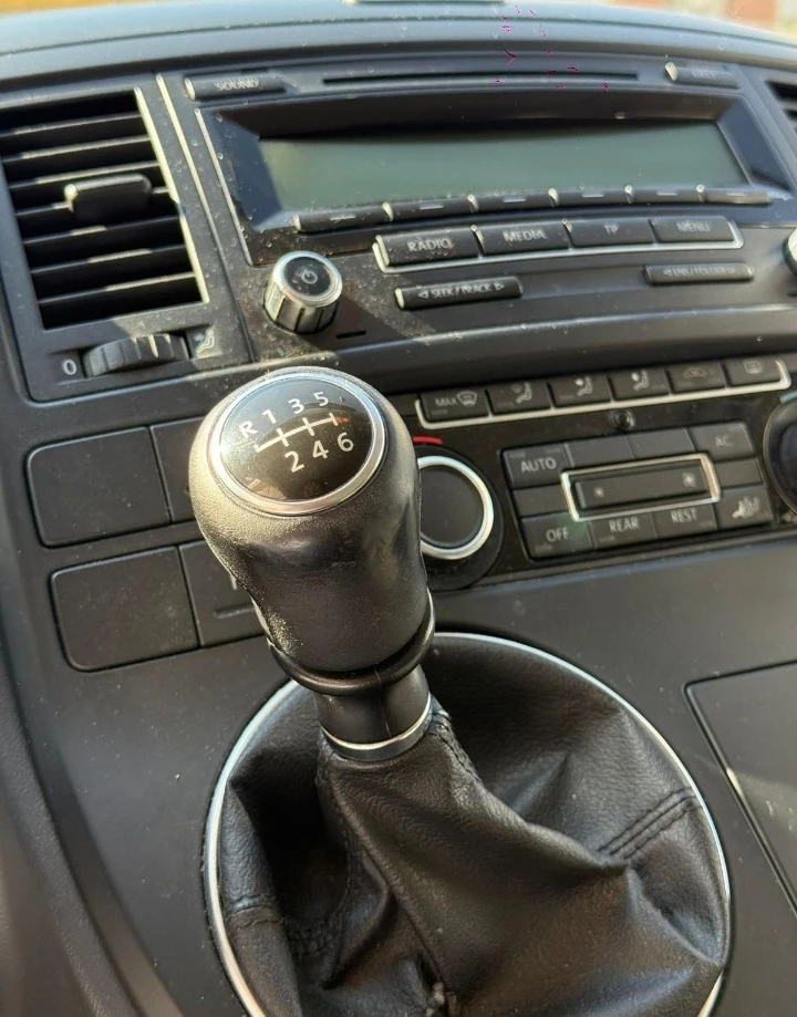 VW Multivan 2.0TDI-180к.с, снимка 8 - Бусове и автобуси - 54900504