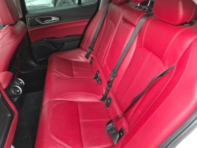 Alfa Romeo Giulia  Q4 / DISTRONIC / PANO / АВТОКРЕДИТ , снимка 12