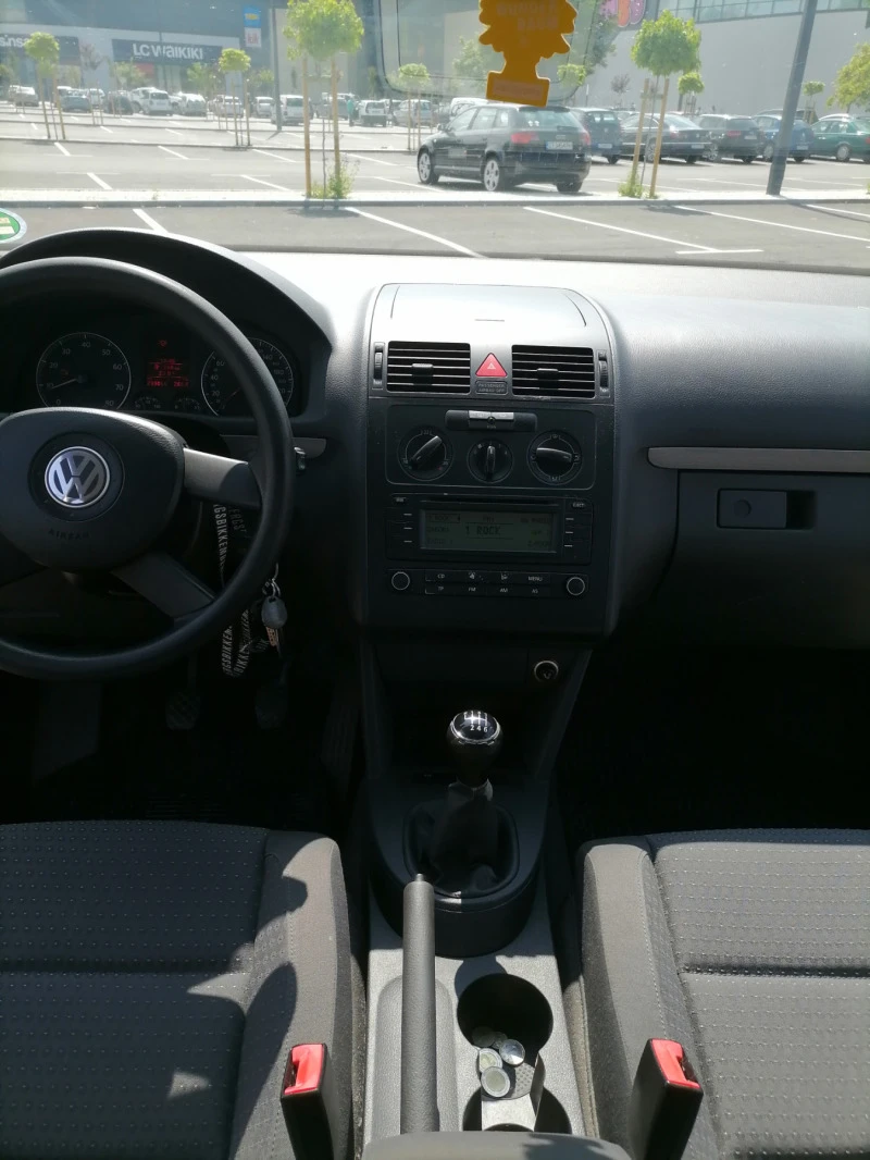 VW Touran, снимка 8 - Автомобили и джипове - 48172375