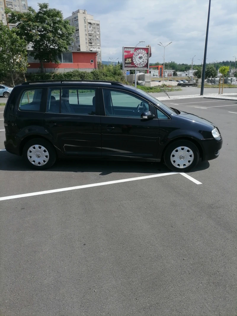 VW Touran, снимка 4 - Автомобили и джипове - 48172375