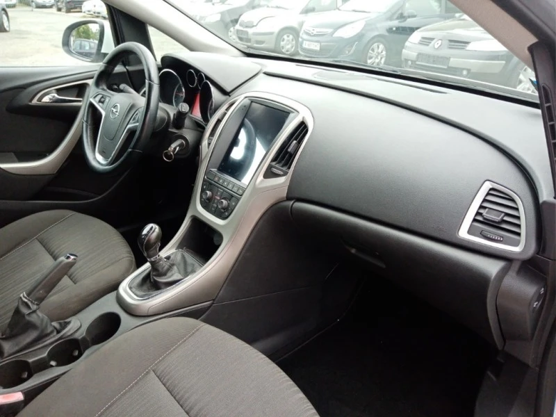 Opel Astra 1.7 CDTI NAVI, снимка 9 - Автомобили и джипове - 46901337