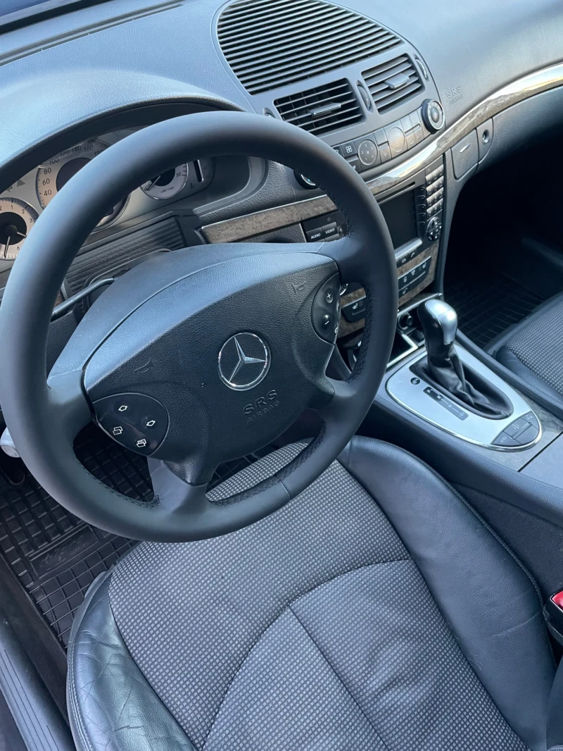 Mercedes-Benz E 320, снимка 6 - Автомобили и джипове - 48147478