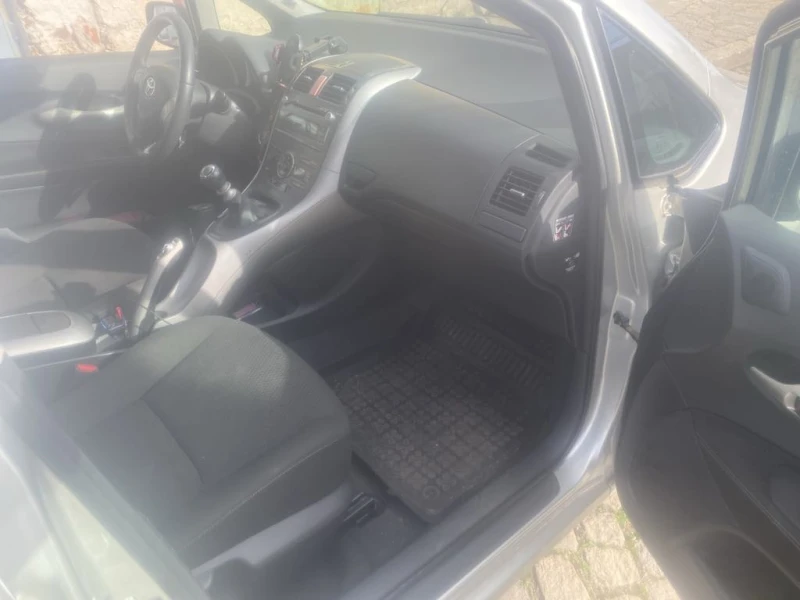 Toyota Auris D4D, снимка 8 - Автомобили и джипове - 52294110