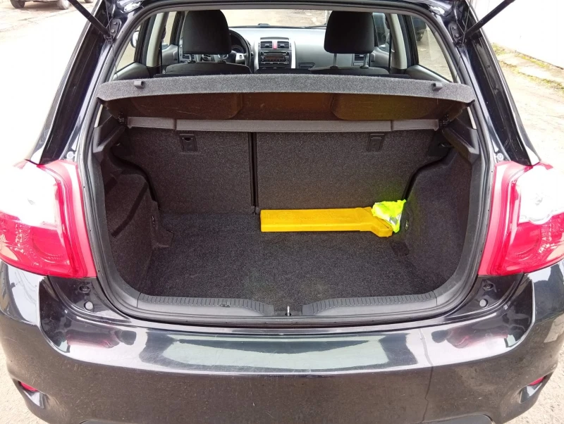 Toyota Auris 1.4d4d, снимка 13 - Автомобили и джипове - 53527914