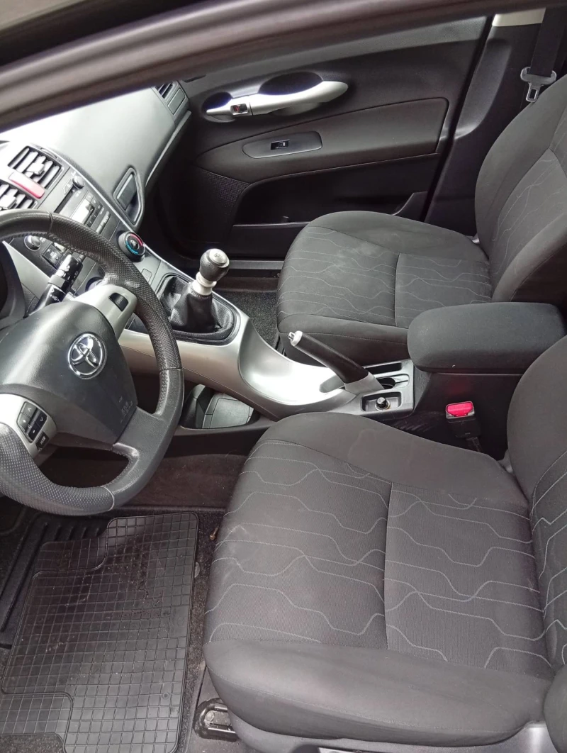 Toyota Auris 1.4d4d, снимка 8 - Автомобили и джипове - 53527914