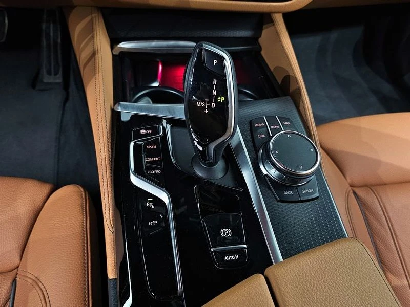 BMW 520 520I M Sports, снимка 9 - Автомобили и джипове - 55963594