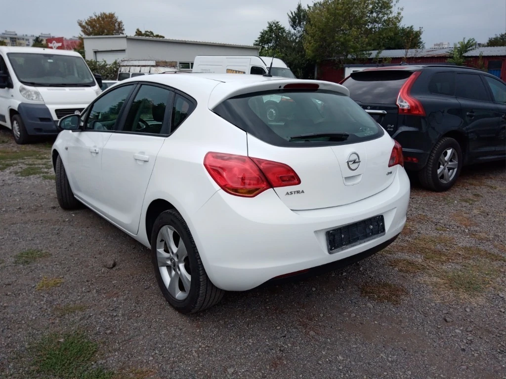 Opel Astra 1.7 CDTI NAVI ISUZU - изображение 4