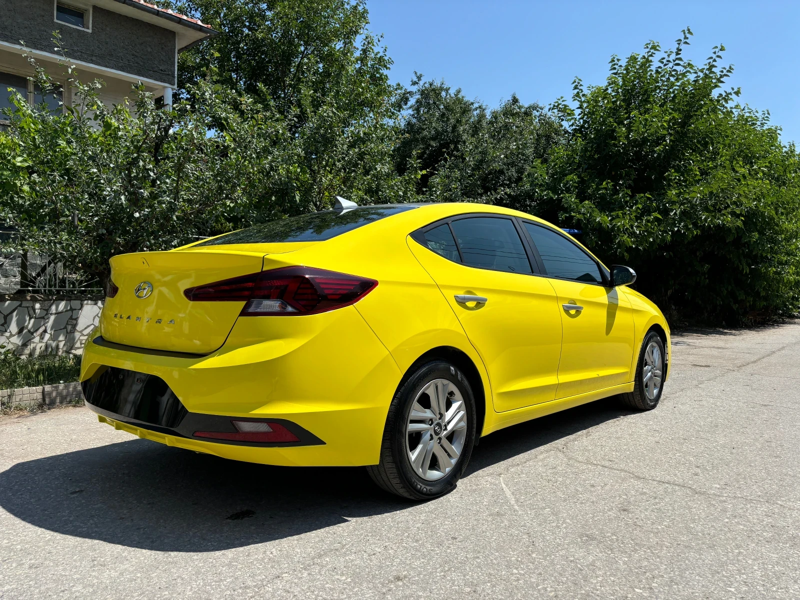 Hyundai Elantra 2.0  - изображение 4