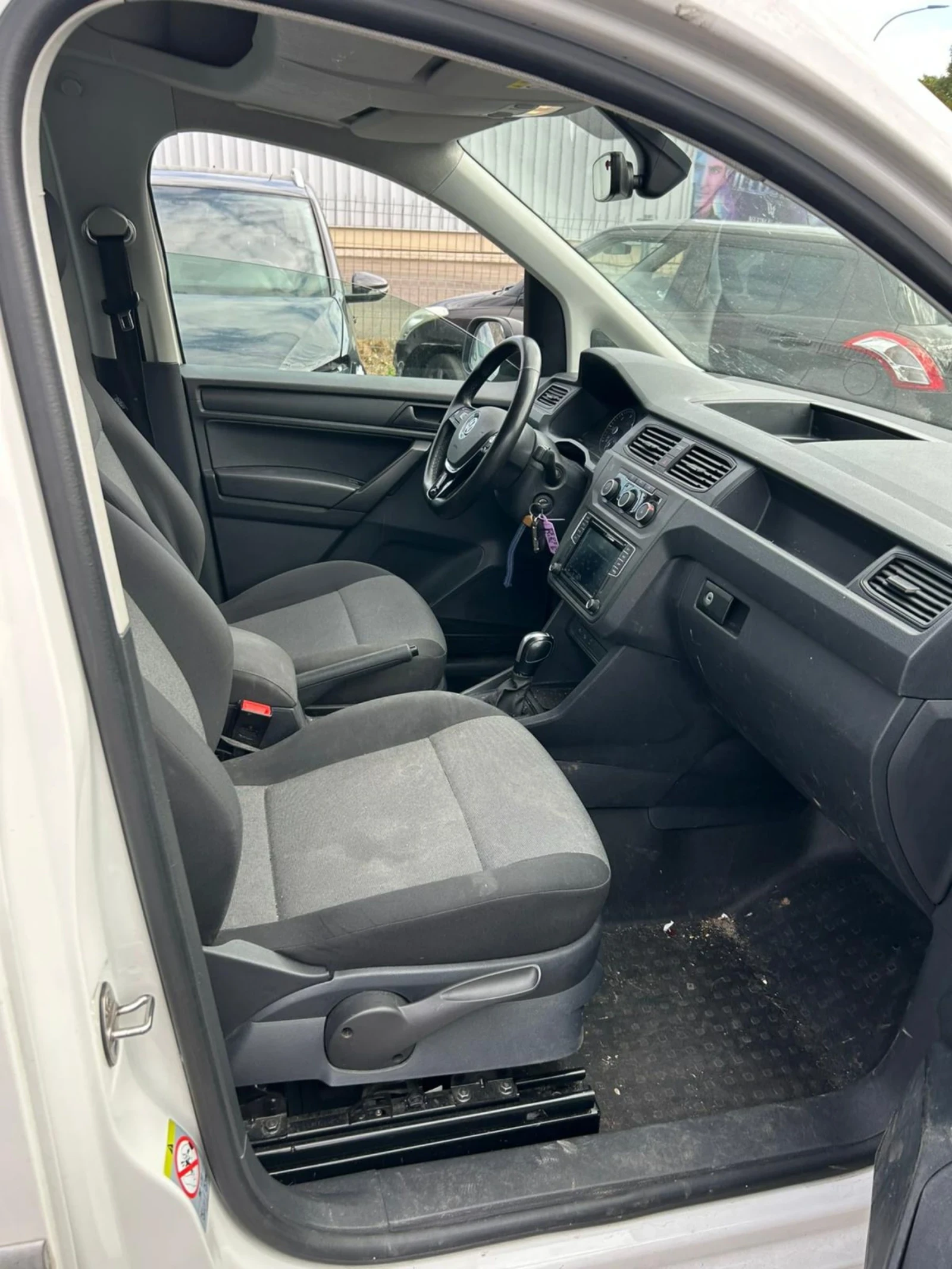 VW Caddy 2.0 дизел автоматик Макси - изображение 5
