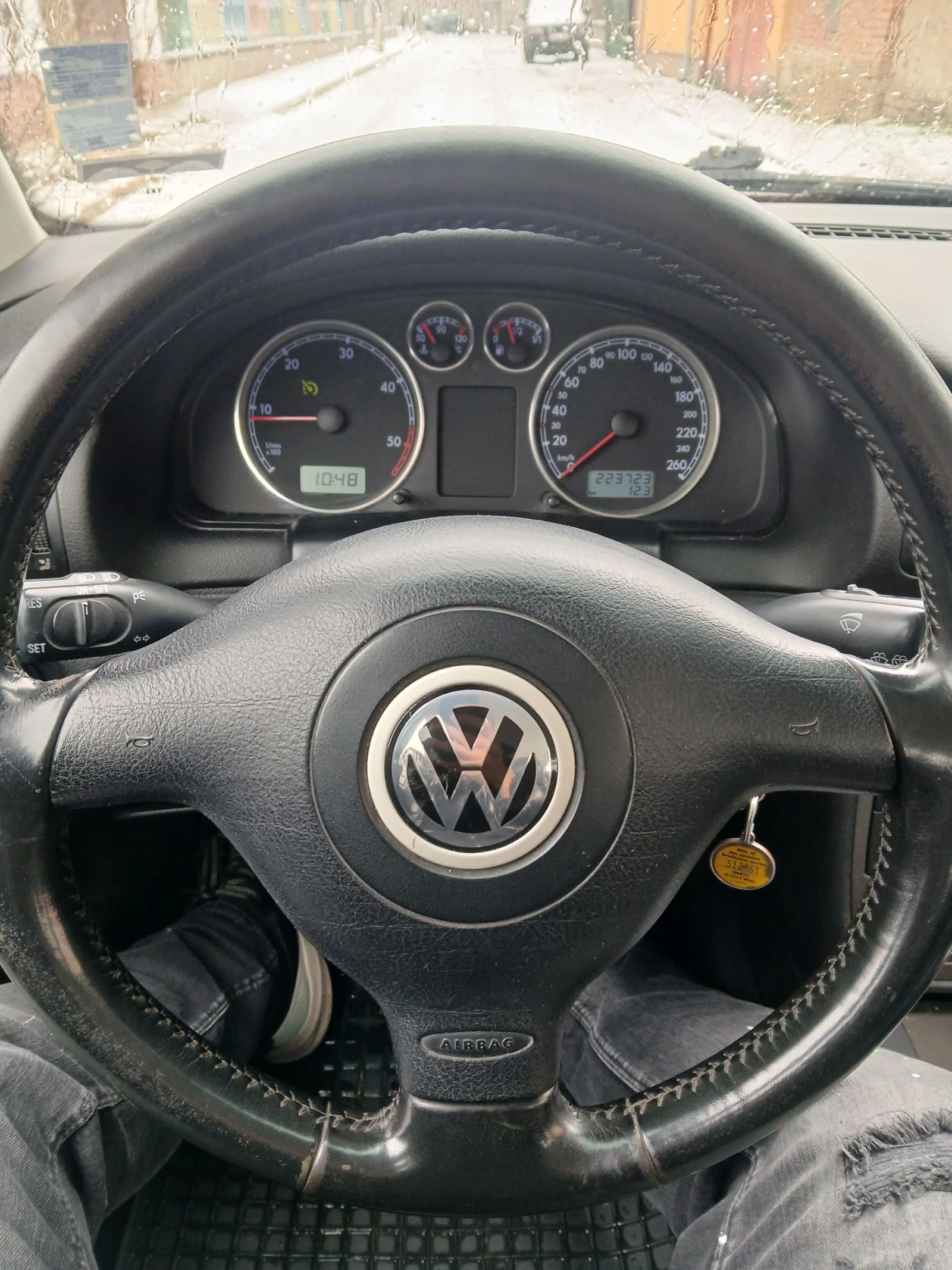 VW Passat 1.9TDI 101 ОБСЛУЖЕН ВСИЧКО ПЛАТЕНО С ЗИМНИ ГУМИ  - изображение 8