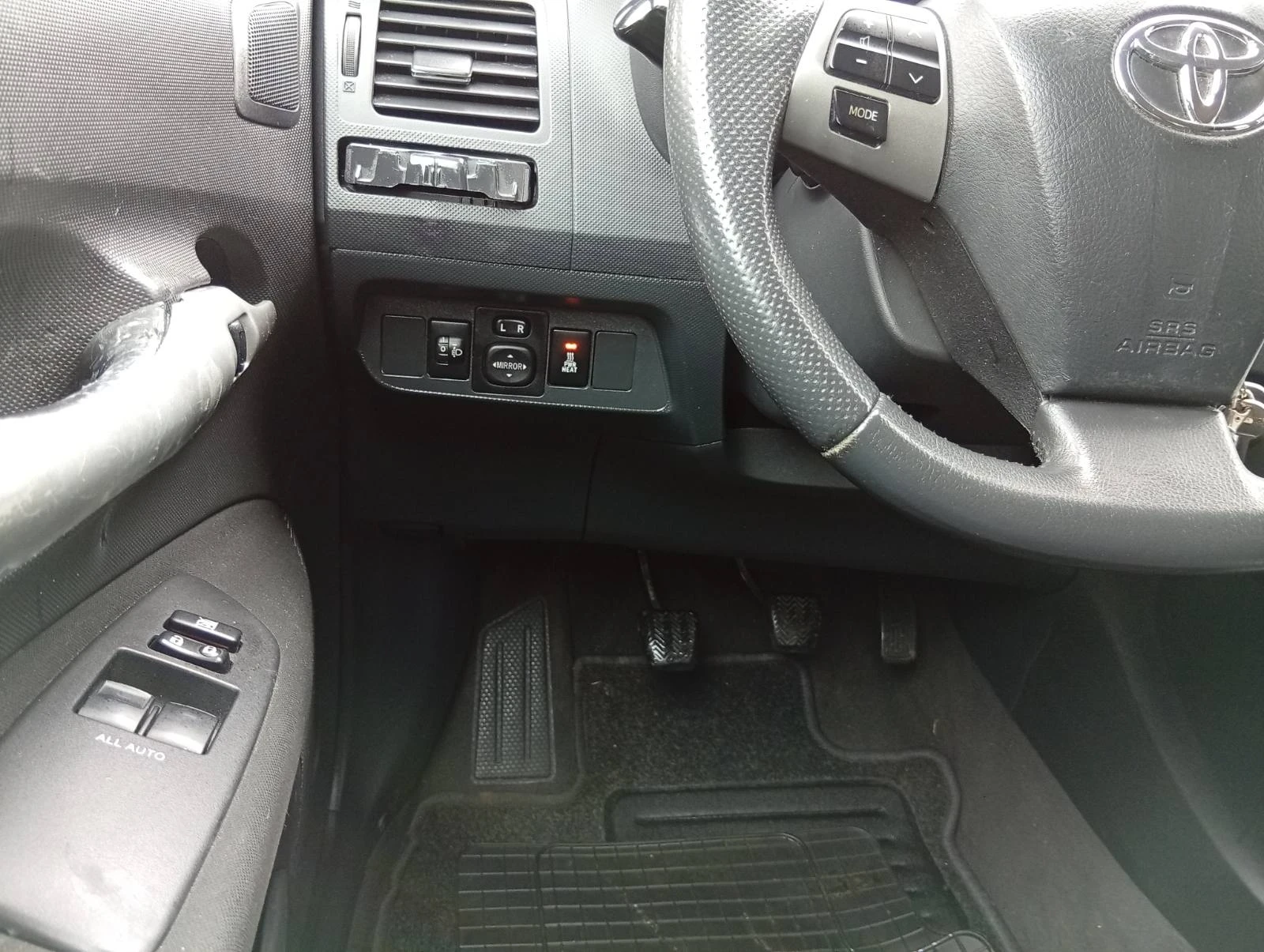 Toyota Auris 1.4d4d - изображение 10