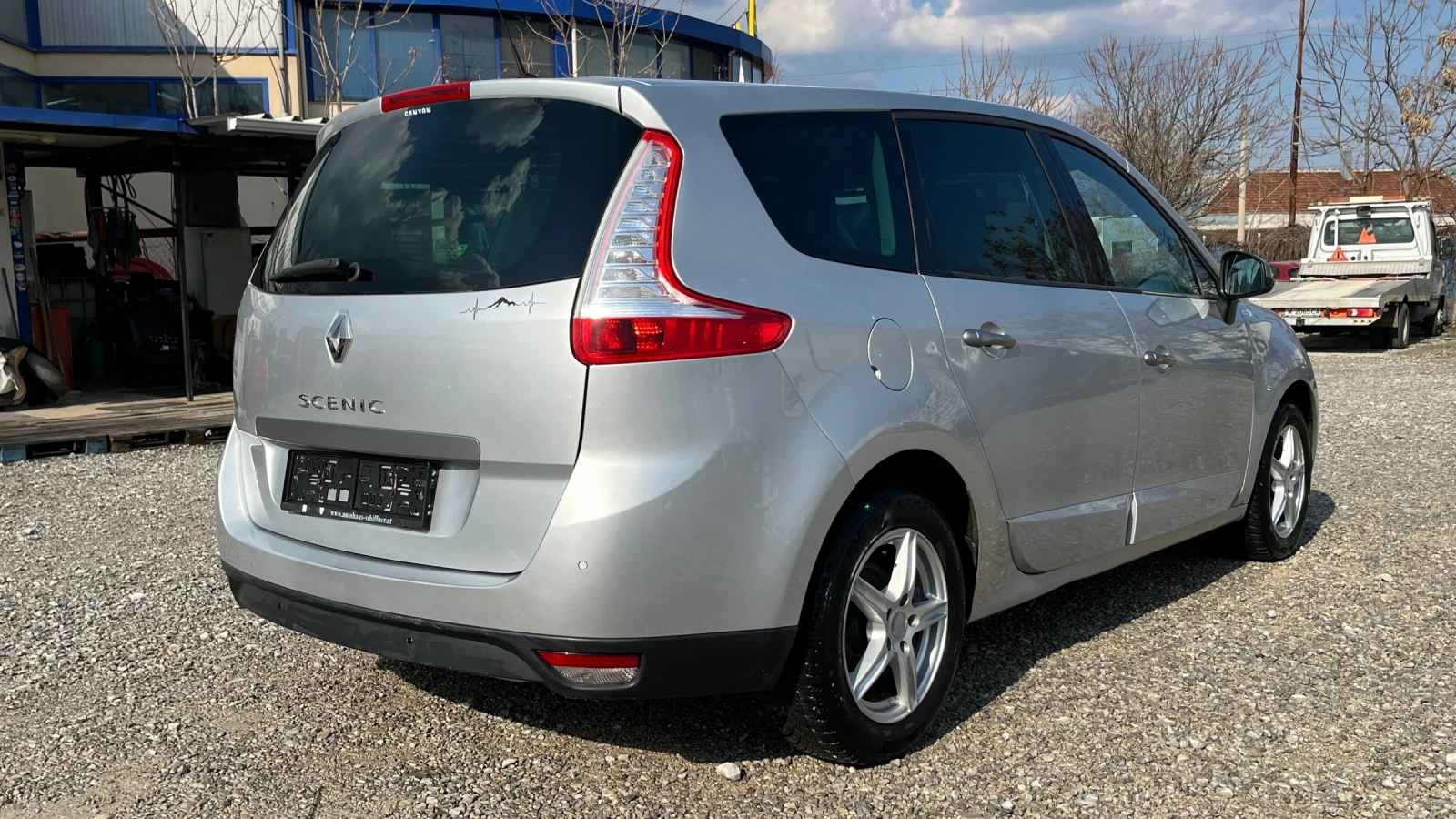 Renault Scenic 1.6 I NAVI, снимка 4 - Автомобили и джипове - 53739209