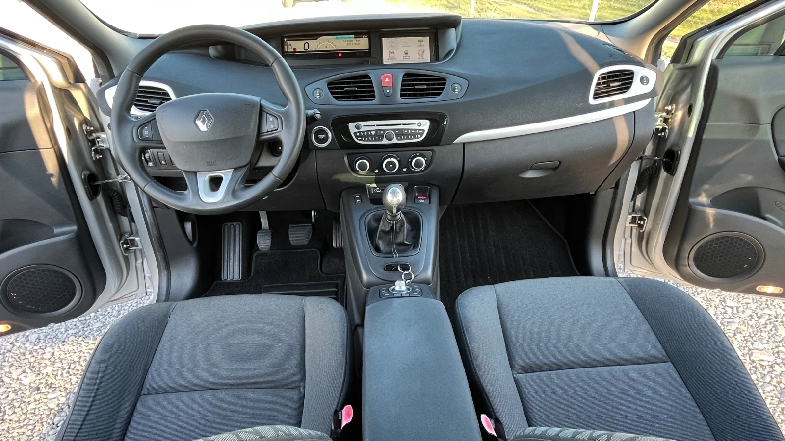Renault Scenic 1.6 I NAVI, снимка 8 - Автомобили и джипове - 53739209