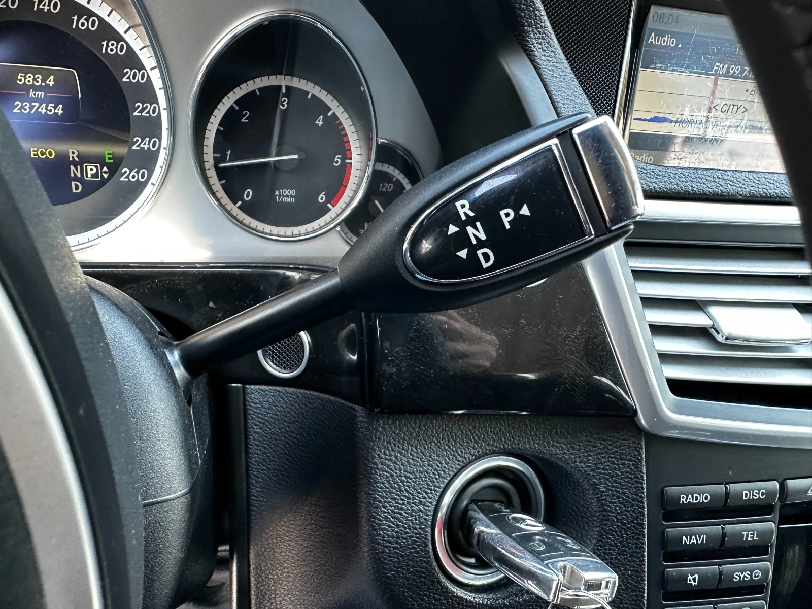 Mercedes-Benz E 200, снимка 17 - Автомобили и джипове - 54422683