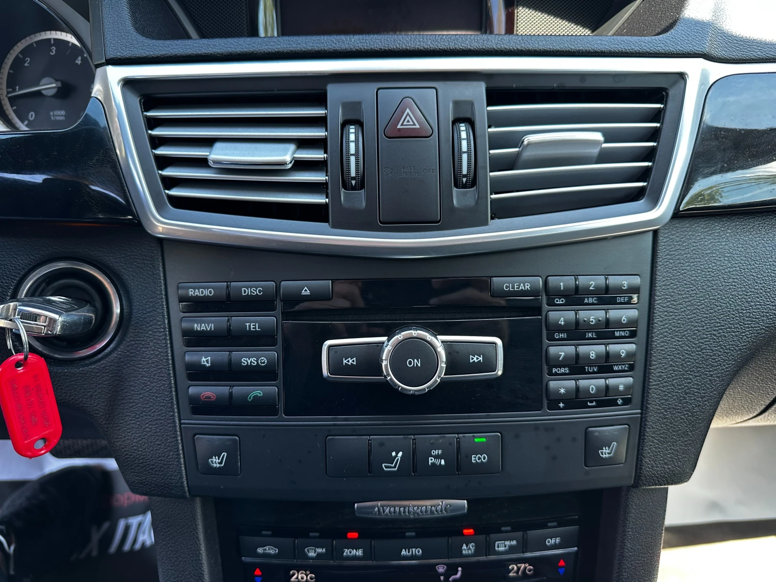 Mercedes-Benz E 200, снимка 14 - Автомобили и джипове - 54422683
