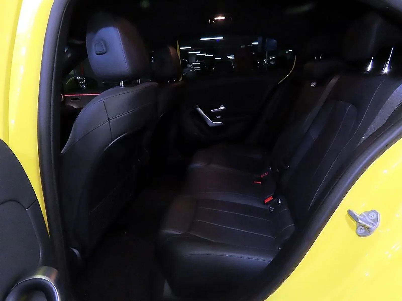 Mercedes-Benz A 220 * ДИГИТАЛ* АМБИЕНТ* ПАМЕТ* LED ФАРОВЕ* КАМЕРА * ПО, снимка 10 - Автомобили и джипове - 54805310