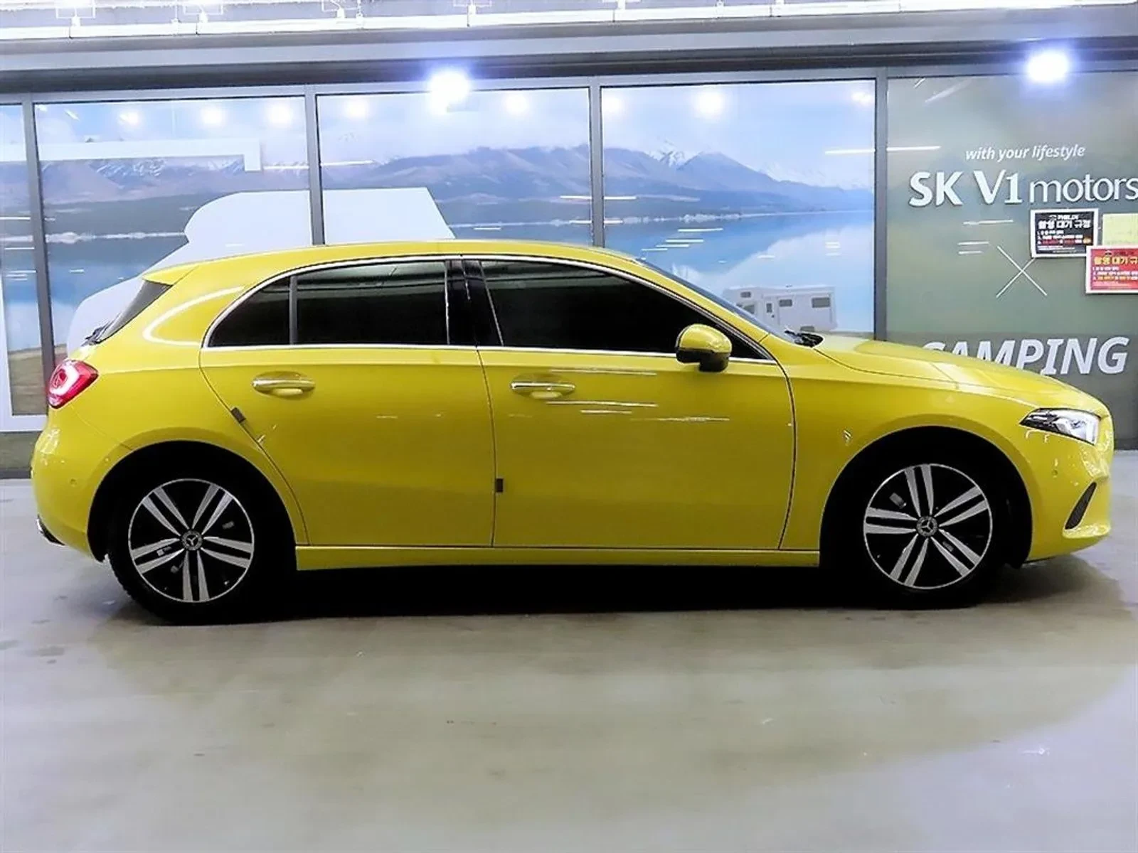Mercedes-Benz A 220 * ДИГИТАЛ* АМБИЕНТ* ПАМЕТ* LED ФАРОВЕ* КАМЕРА * ПО, снимка 2 - Автомобили и джипове - 54805310