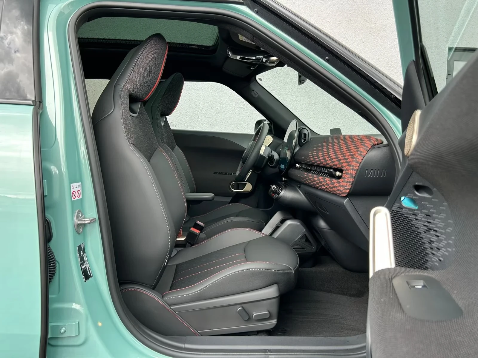 Mini Aceman SE XL PACK, снимка 4 - Автомобили и джипове - 55097571