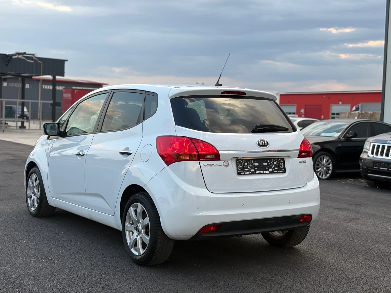 Kia Venga 1.6 128кс CDTi Keyless Camera Подгрев Full, снимка 4 - Автомобили и джипове - 55356675
