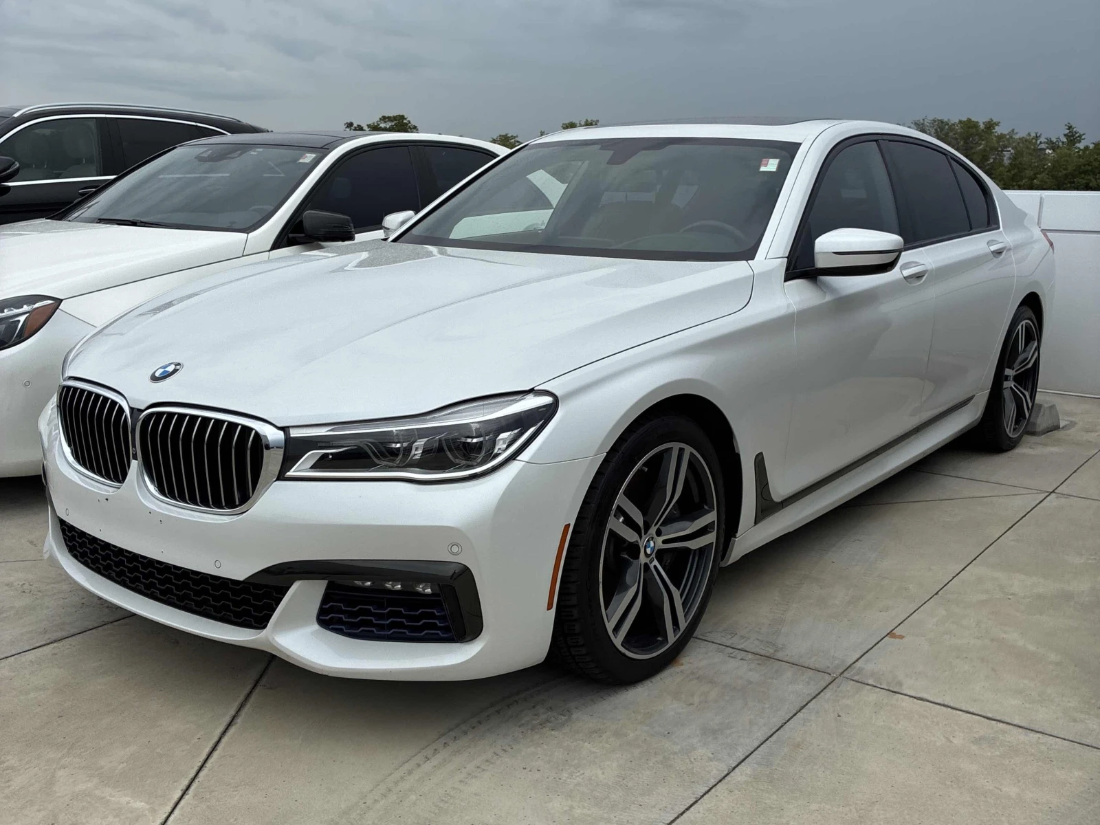 BMW 750, снимка 2 - Автомобили и джипове - 55688773