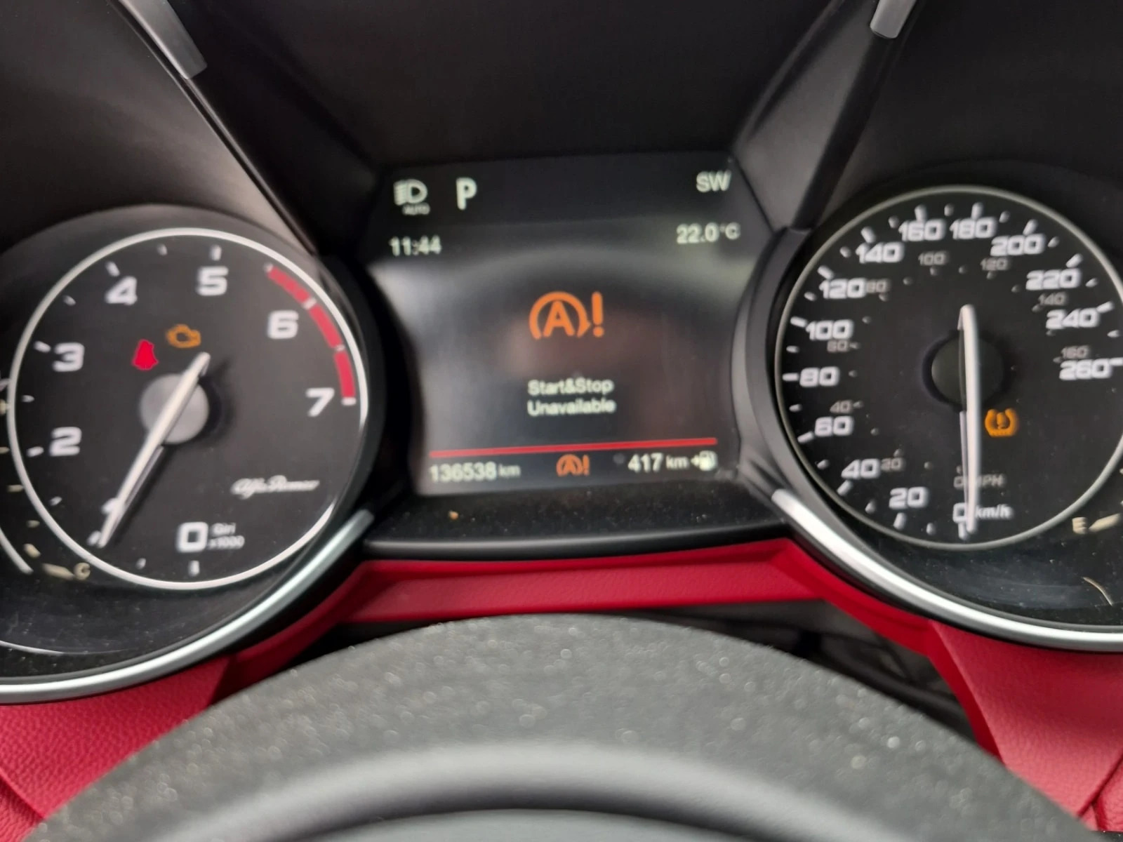 Alfa Romeo Giulia  Q4 / DISTRONIC / PANO / АВТОКРЕДИТ , снимка 10 - Автомобили и джипове - 56103279
