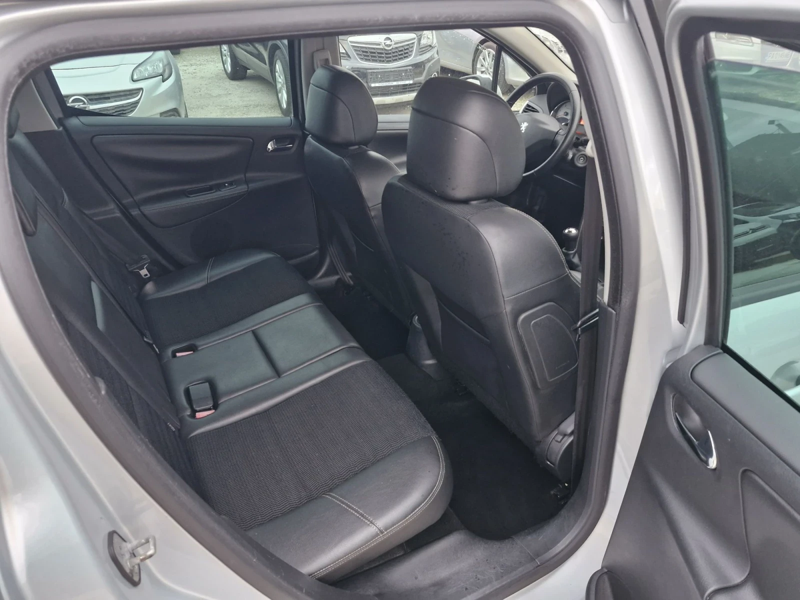 Peugeot 207 1.6hdi 109hp, снимка 12 - Автомобили и джипове - 56712706