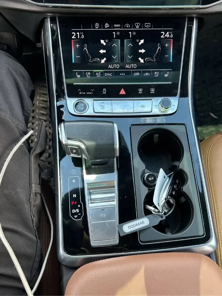 Audi Q8 * TECHNIK * ДИСТРОНИК * 360 * ОБУДХВАНЕ * PANO, снимка 11 - Автомобили и джипове - 54569667