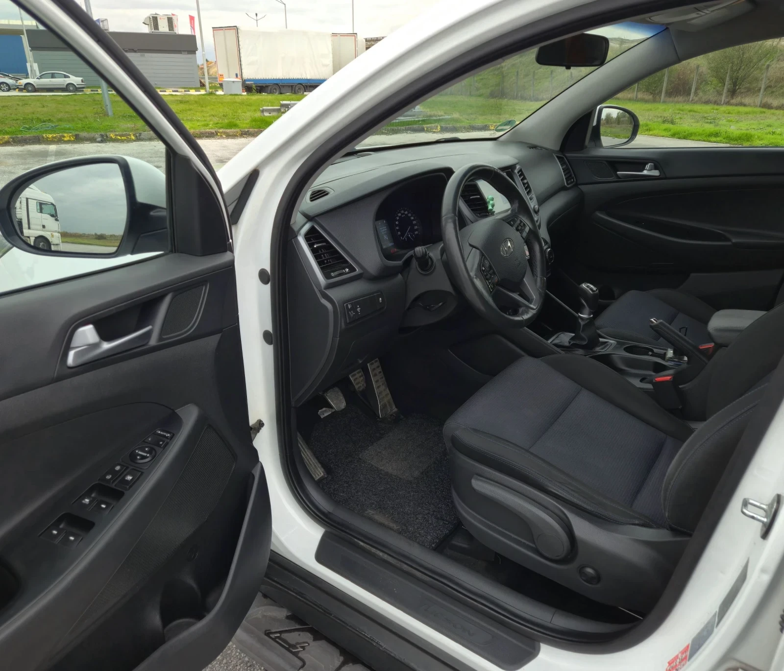 Hyundai Tucson 1.7CRDI TOP НОВА, снимка 10 - Автомобили и джипове - 53747239