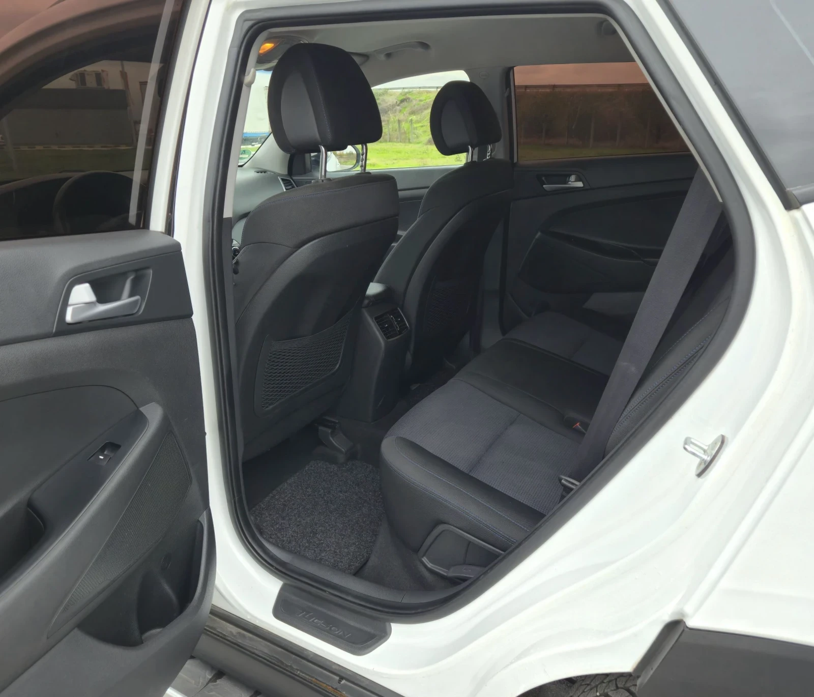 Hyundai Tucson 1.7CRDI TOP НОВА, снимка 9 - Автомобили и джипове - 53747239