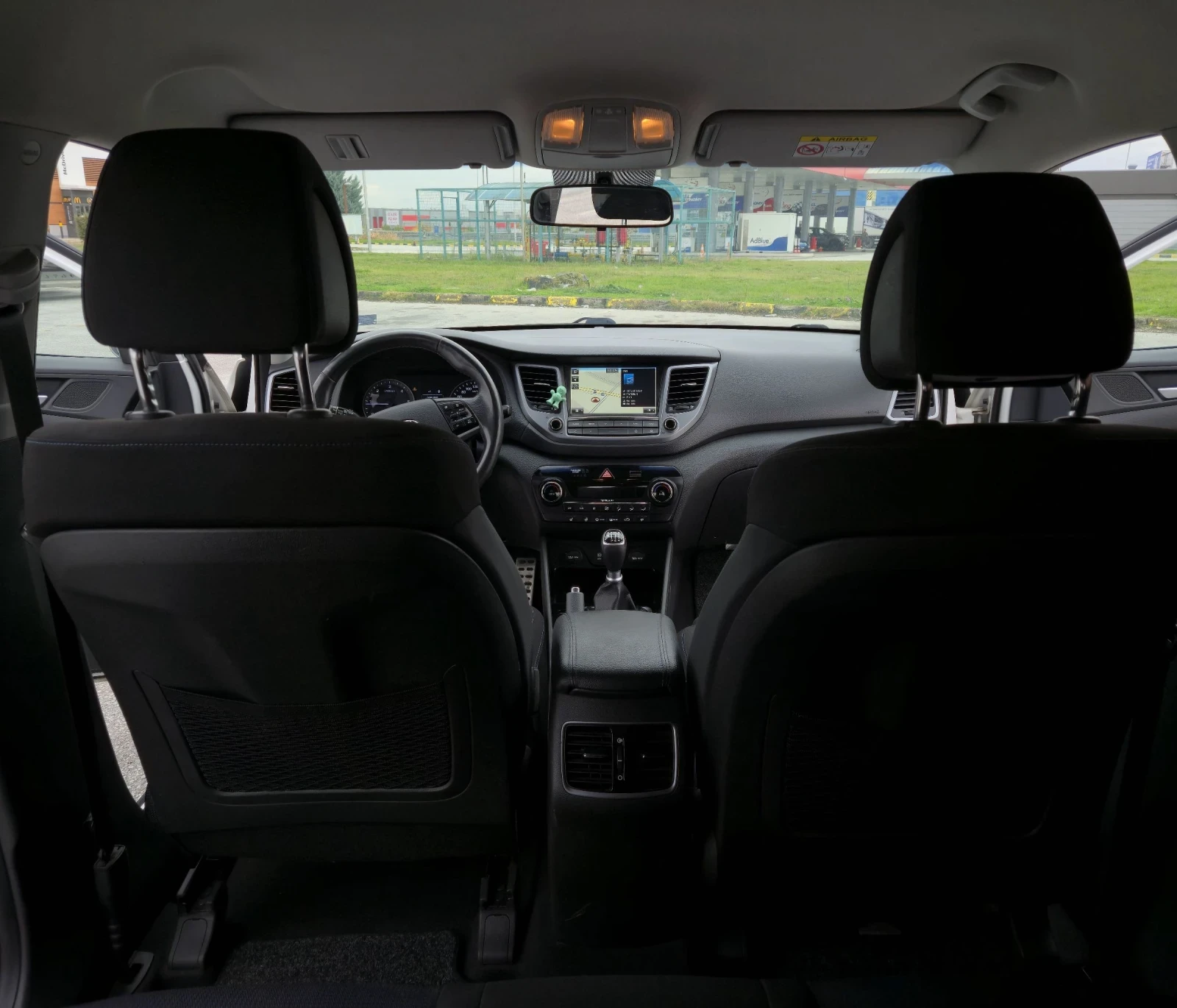 Hyundai Tucson 1.7CRDI TOP НОВА, снимка 11 - Автомобили и джипове - 53747239