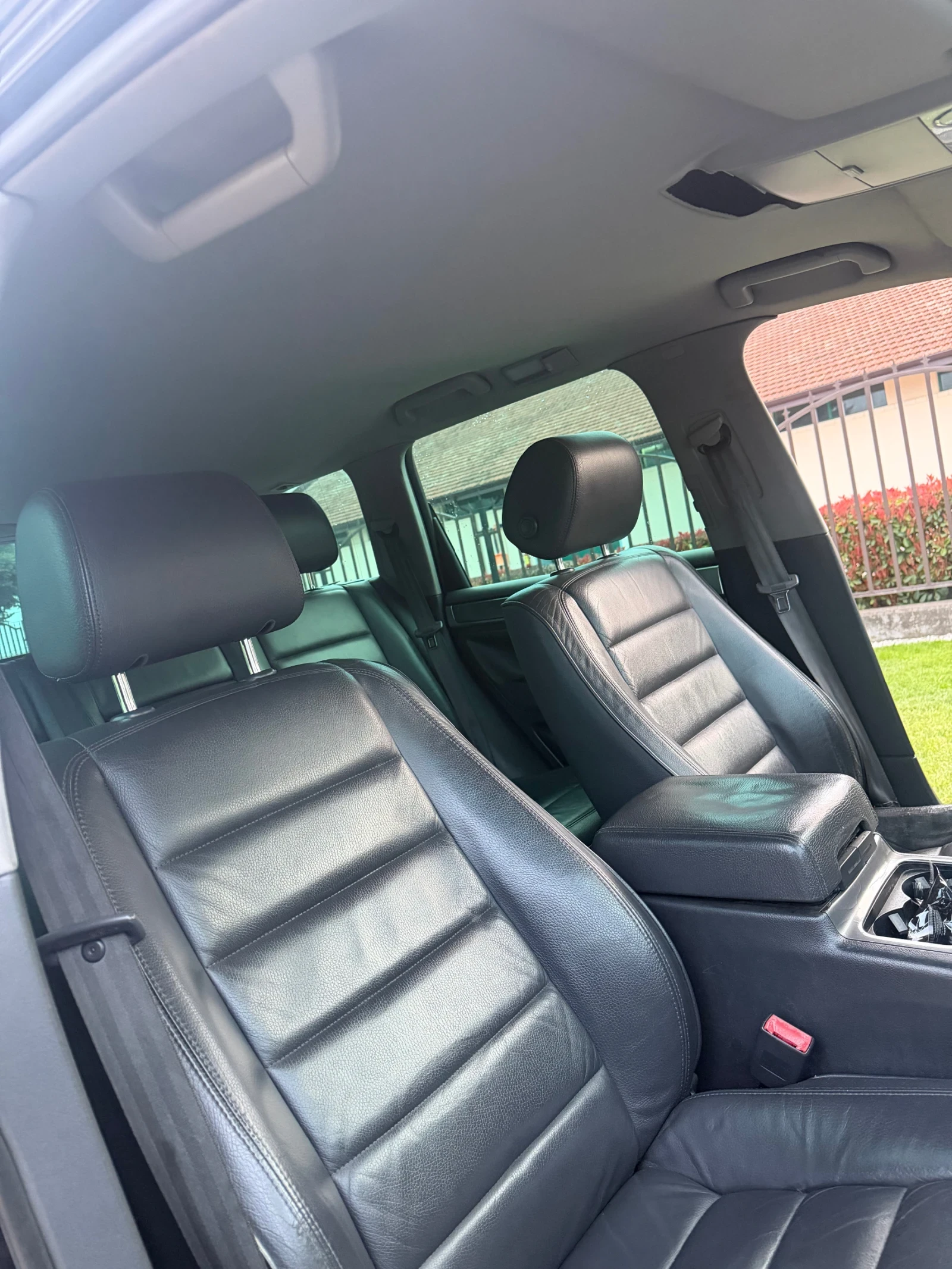 VW Touareg 3.2I ГАЗОВ ИНЖЕКЦИОН РЕГИСТРИРАН, снимка 10 - Автомобили и джипове - 54207591