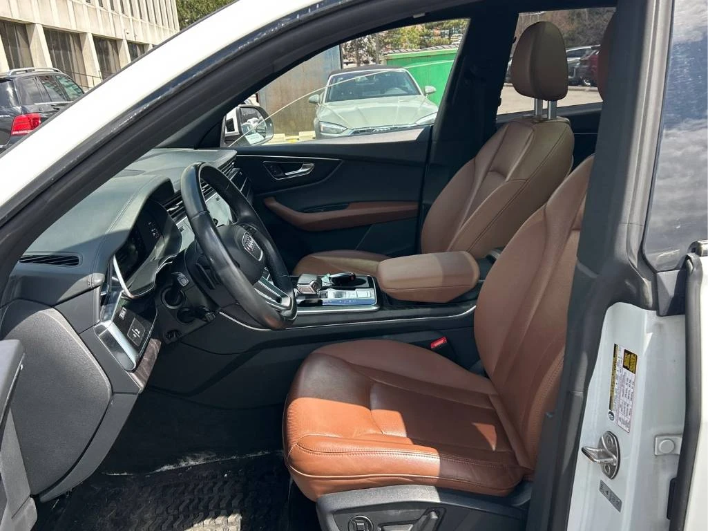Audi Q8 * TECHNIK * ДИСТРОНИК * 360 * ОБУДХВАНЕ * PANO, снимка 8 - Автомобили и джипове - 54569667
