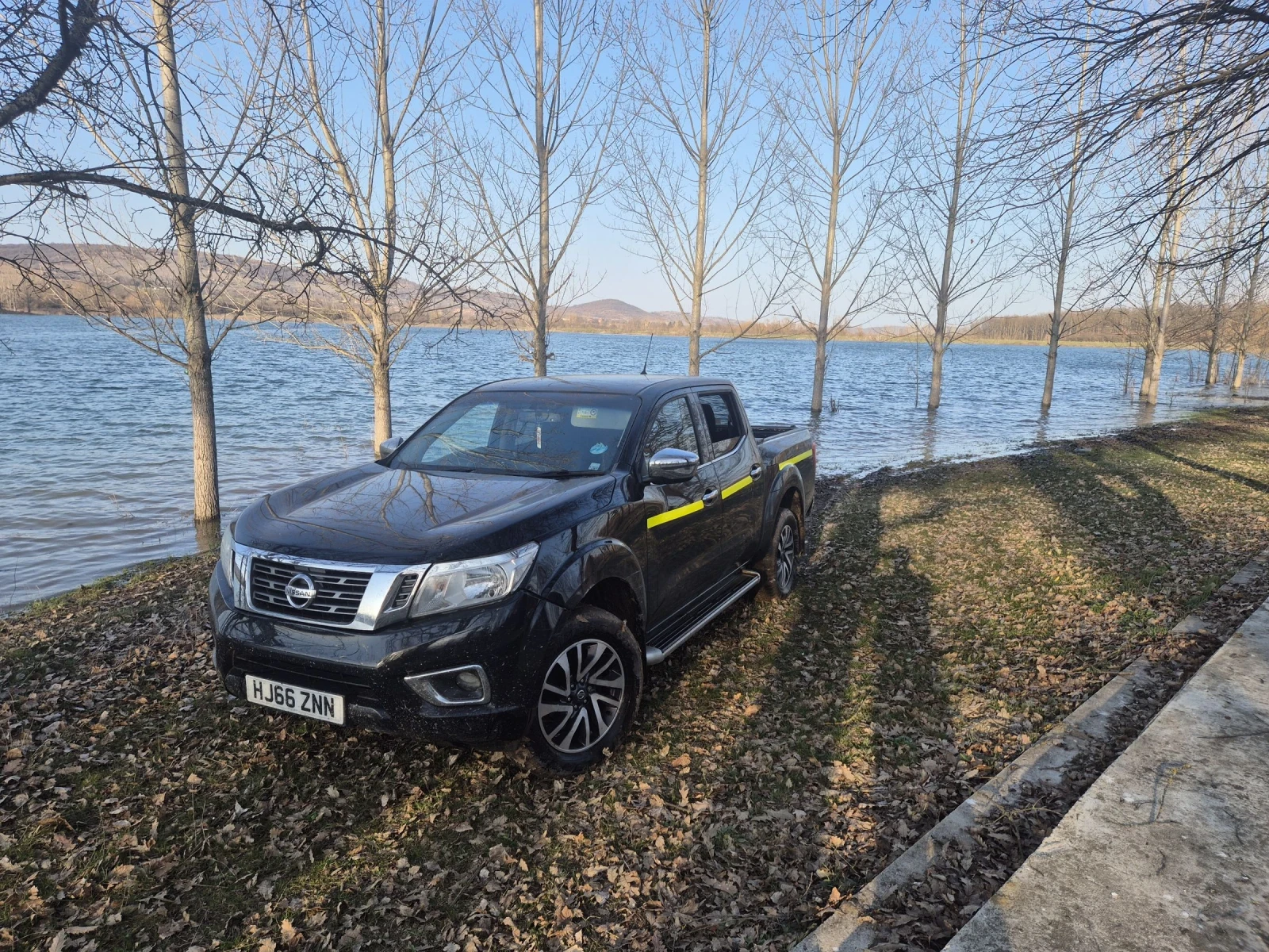 Nissan Navara Пикап, снимка 4 - Автомобили и джипове - 55095870