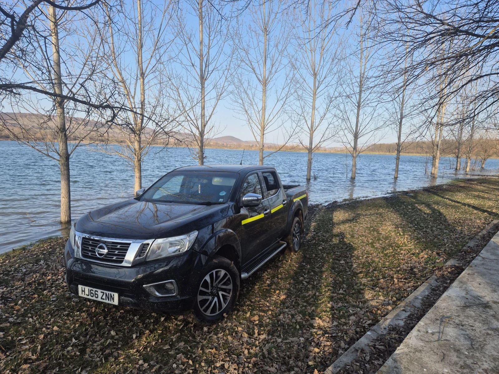 Nissan Navara Пикап, снимка 5 - Автомобили и джипове - 55095870