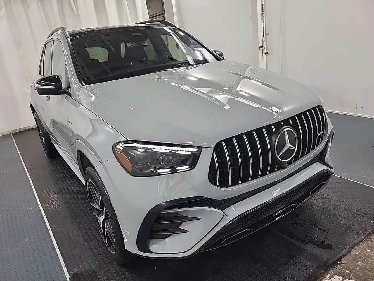 Mercedes-Benz GLE 53 4MATIC BURMESTER| ОБДУХВАНЕ| ПАНО| HUD| 360| 2 КЛЮЧА| , снимка 3 - Автомобили и джипове - 54791958