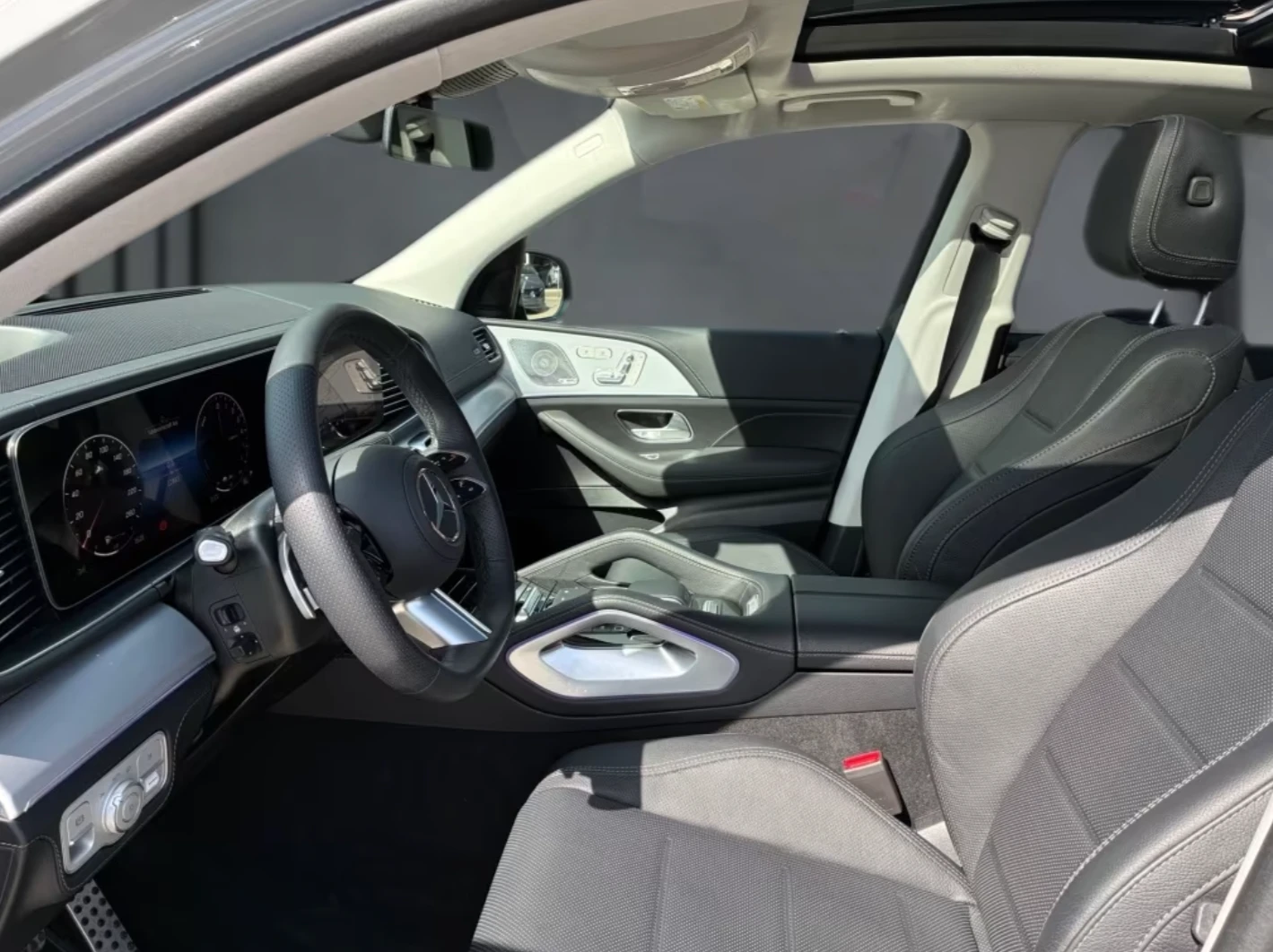 Mercedes-Benz GLE 350 de* 4М* BURMESTER* ВЕНТИЛАЦИЯ* 360* PANO* HUD* , снимка 5 - Автомобили и джипове - 54954545