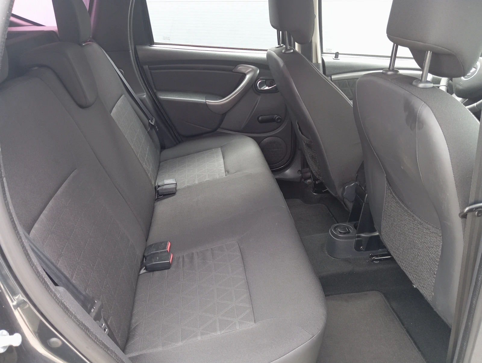 Dacia Duster 1.6i LPG ЛИЗИНГ , снимка 10 - Автомобили и джипове - 55135930