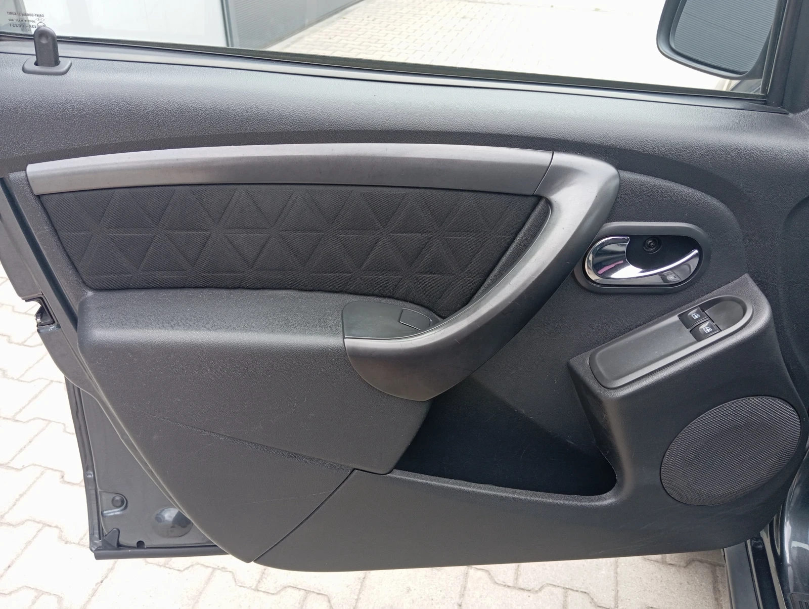 Dacia Duster 1.6i LPG ЛИЗИНГ , снимка 8 - Автомобили и джипове - 55135930