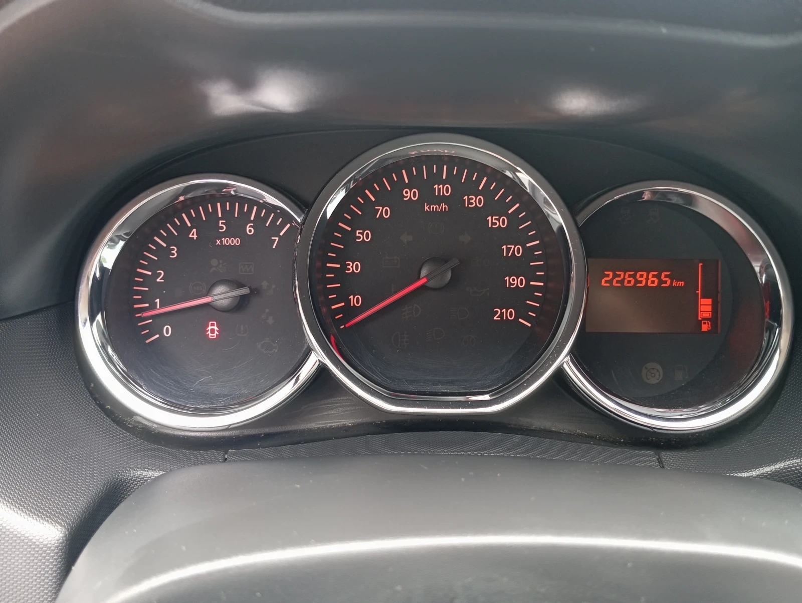 Dacia Duster 1.6i LPG ЛИЗИНГ , снимка 12 - Автомобили и джипове - 55135930