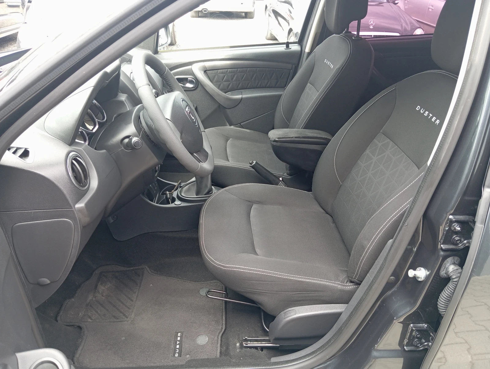 Dacia Duster 1.6i LPG ЛИЗИНГ , снимка 7 - Автомобили и джипове - 55135930